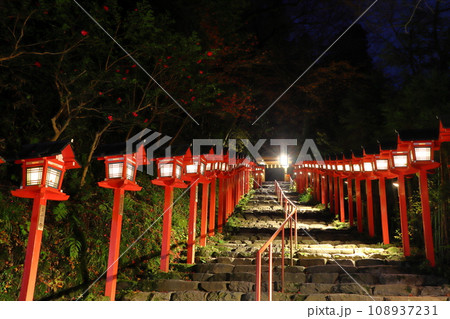 晩秋の貴船神社：本宮参道（京都市左京区） 108937231