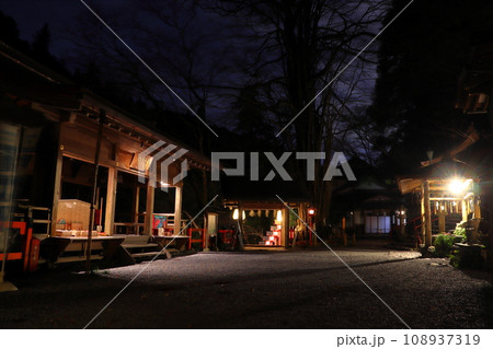 晩秋の貴船神社：本宮（京都市左京区） 108937319
