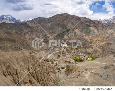 ラマユル僧院・ザンスカール山脈の眺望 / Lamayuru Monastery, Ladakh 108937362