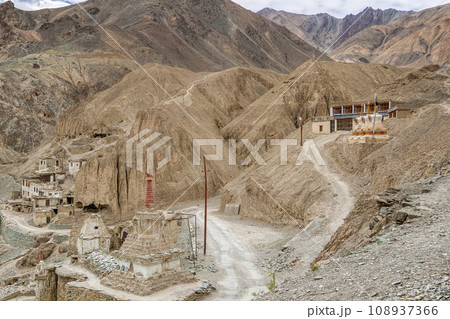 インドラダック地方・ラマユル僧院 / Lamayuru Monastery, Ladakh 108937366