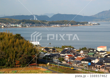 中海バックを行く特急スーパーまつかぜ（山陰本線：鳥取⇔益田） 108937462