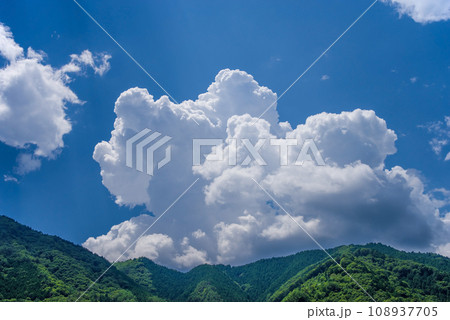 《爽やかな風景》夏空と夏山 108937705