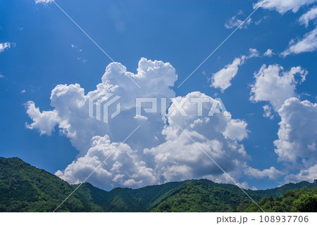 《爽やかな風景》夏空と夏山 108937706