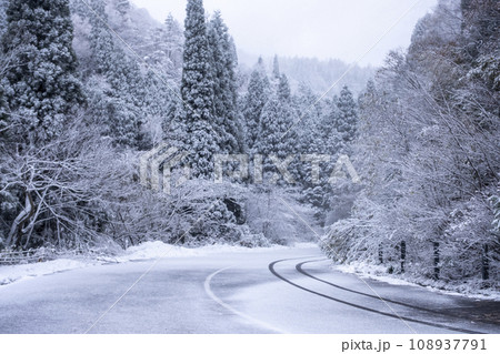 雪道　アイスバーン 108937791