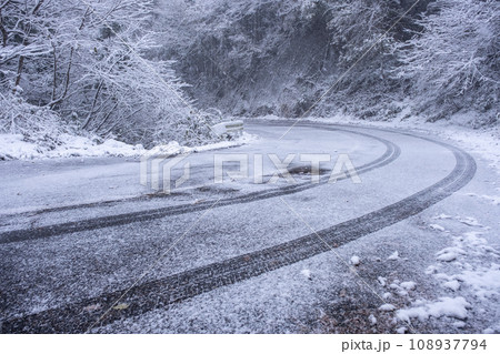 雪道　アイスバーン 108937794