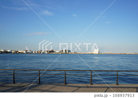 東扇島、公園、東扇島東公園、川崎、神奈川、日本、扇島、海、空、青、風景、工場、建物、ビル、船、 東扇島、公園、東扇島東公園、川崎、神奈川、日本、扇島、海、空、青、風景、工場、建物、ビル、船、 108937913