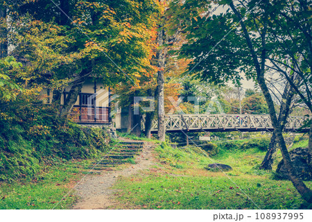 古径庵と吊り橋【大出公園】 108937995