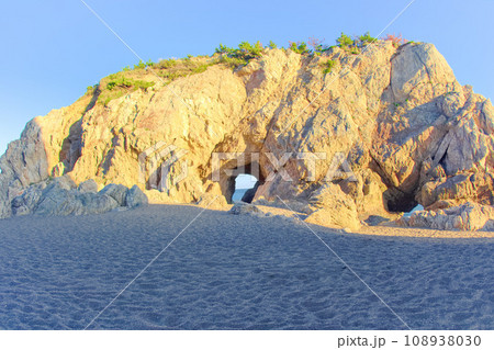 [愛知県]田原市の日出の石門 108938030