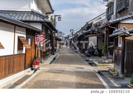奈良県環濠集落今井町の冬景色 108938110