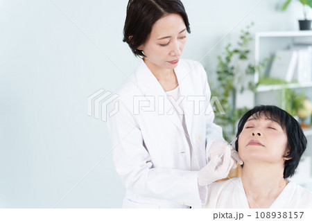 目尻 美容注射 美容整形 目尻 美容注射 美容整形 108938157
