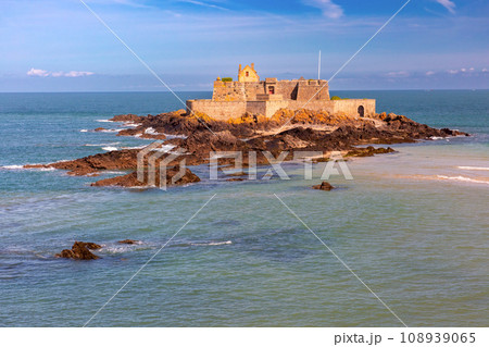 Medieval fortress Saint-Malo, Brittany, France 108939065