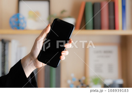 スマートフォンイメージ　本棚 108939183