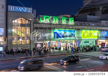 《東京都》新宿駅都市夜景・新宿南口 108939764