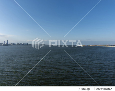 阪神高速湾岸線中島PAから眺める大阪港の風景 108940802