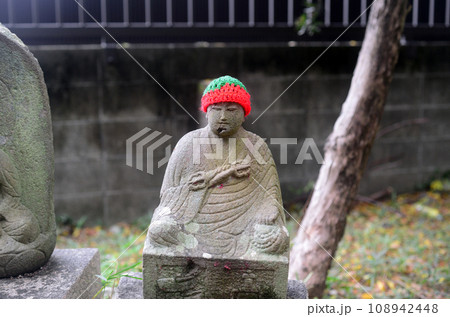 伊丹昆陽寺境内のお大師様石像-2 108942448