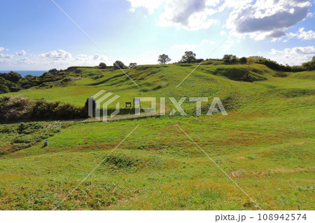 脇本城の土塁跡（秋田県 男鹿市） 108942574