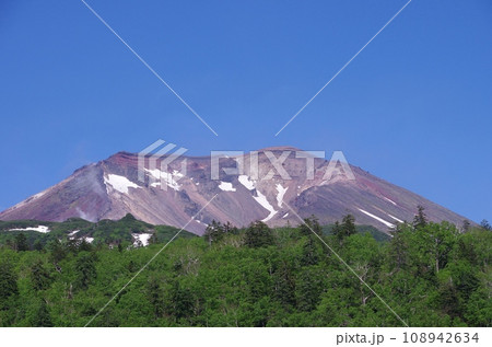 夏の北海道大雪山旭岳 108942634