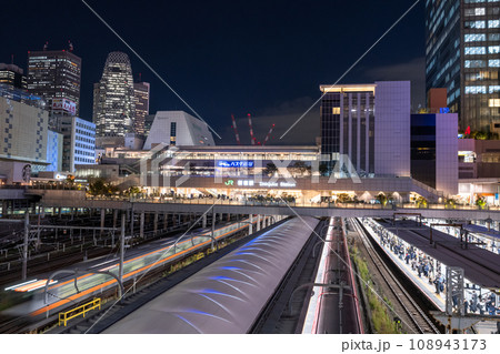 《東京都》新宿駅都市夜景・新宿新南口 108943173