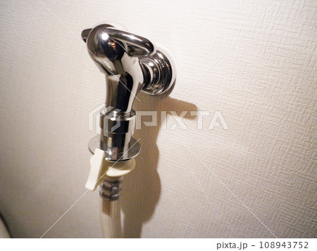 洗濯機の蛇口　止水栓 108943752