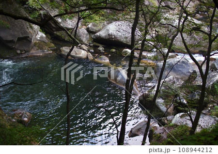 昇仙峡・仙娥滝の滝壺（山梨県） 108944212