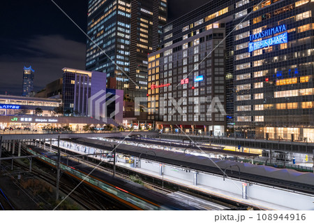 《東京都》新宿都市夜景・サザンテラス 《東京都》新宿都市夜景・サザンテラス 108944916