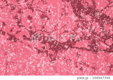 花吹雪が美しい和紙に写した、梅の花シルエットアート 108947348