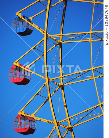 華蔵寺公園遊園地の観覧車 108947649