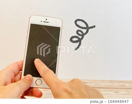 スマホの操作でモヤモヤする 108948047