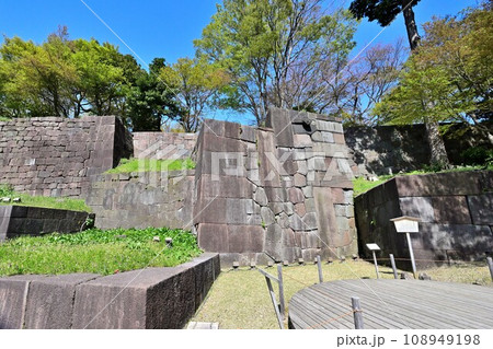 加賀国 晴天の金沢城 色紙短冊積石垣 加賀国 晴天の金沢城 色紙短冊積石垣 108949198