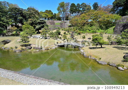 加賀国 晴天の金沢城 石川門と菱櫓・五十間長屋・橋爪門続櫓 加賀国 晴天の金沢城 石川門と菱櫓・五十間長屋・橋爪門続櫓 108949213