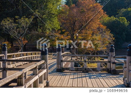 秋が近づく奈良の浮見堂 108949656