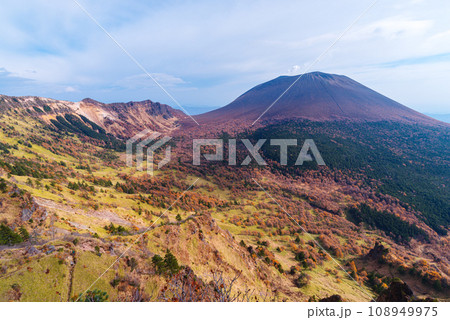 浅間山の紅葉 108949975