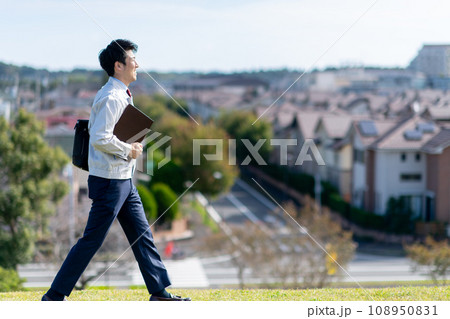 作業着の男性・建設・不動産 108950831