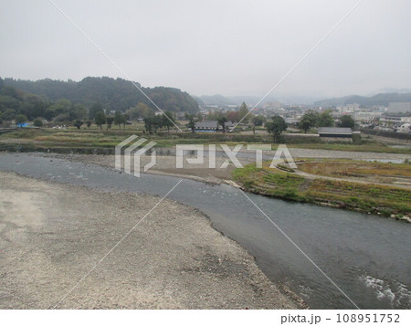 熊本県人吉市を流れる、日本三大急流として名高い球磨川 熊本県人吉市を流れる、日本三大急流として名高い球磨川 108951752