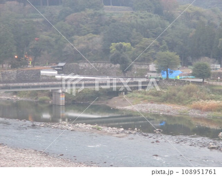 熊本県人吉市を流れる、日本三大急流として名高い球磨川 熊本県人吉市を流れる、日本三大急流として名高い球磨川 108951761