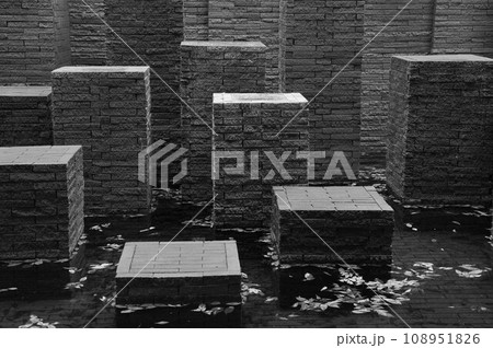 敷積み煉瓦モダンアートモノクロ4 108951826