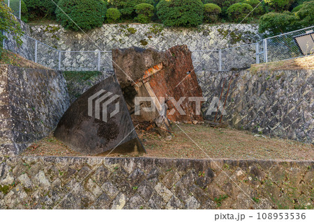 長崎 浦上天主堂 被曝したアンジェラスの鐘 108953536