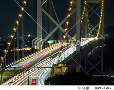 夜の関門橋 108954305