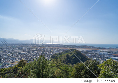 垣生山の登山道から見た景色(愛媛県松山市) 垣生山の登山道から見た景色(愛媛県松山市) 108955569