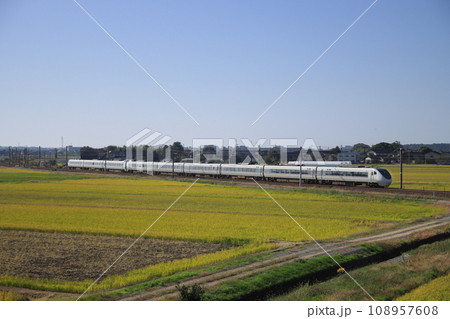 北陸新幹線延伸で間もなく姿を消す681系の北陸特急しらさぎ号_2023/11/3撮影 108957608