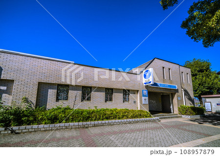 日本の横浜都市景観　横浜市営地下鉄 片倉町駅などを望む 108957879