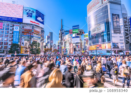 日本の東京都市景観 10週連続減↓…秋晴れのポカポカ…。脱コロナで“撲滅”のマ姿が…渋谷でも＝19日 108958340