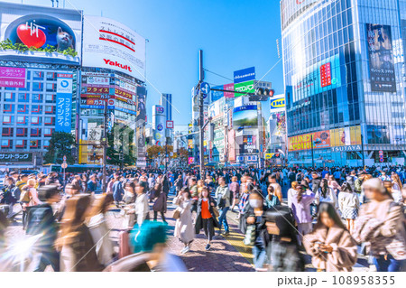 日本の東京都市景観 10週連続減↓…秋晴れのポカポカ…。脱コロナで“撲滅”のマ姿が…渋谷でも＝19日 108958355