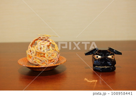 加賀てまりと加賀獅子の置物 108958441