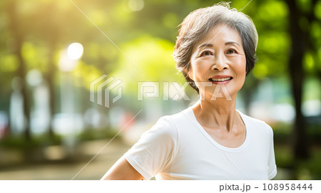 公園で運動をするシニア女性「AI生成画像」 108958444