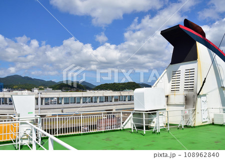長崎県長崎港から五島市福江港への船旅 108962840