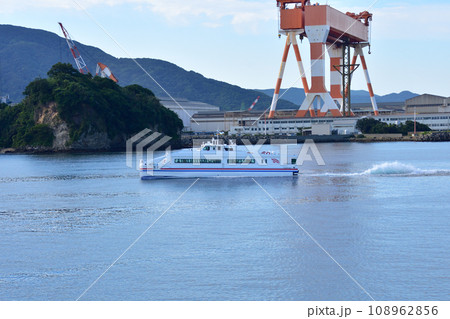 長崎県長崎港から五島市福江港への船旅 長崎県長崎港から五島市福江港への船旅 108962856