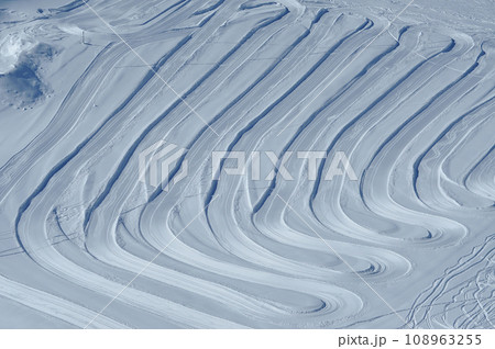 Ski running, cross country ski piste background 108963255