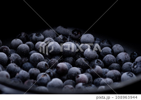冷凍したブルーベリー 108963944