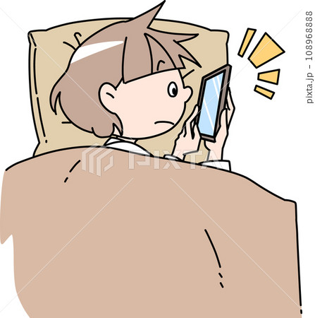布団の中でスマホを触る女性 108968888